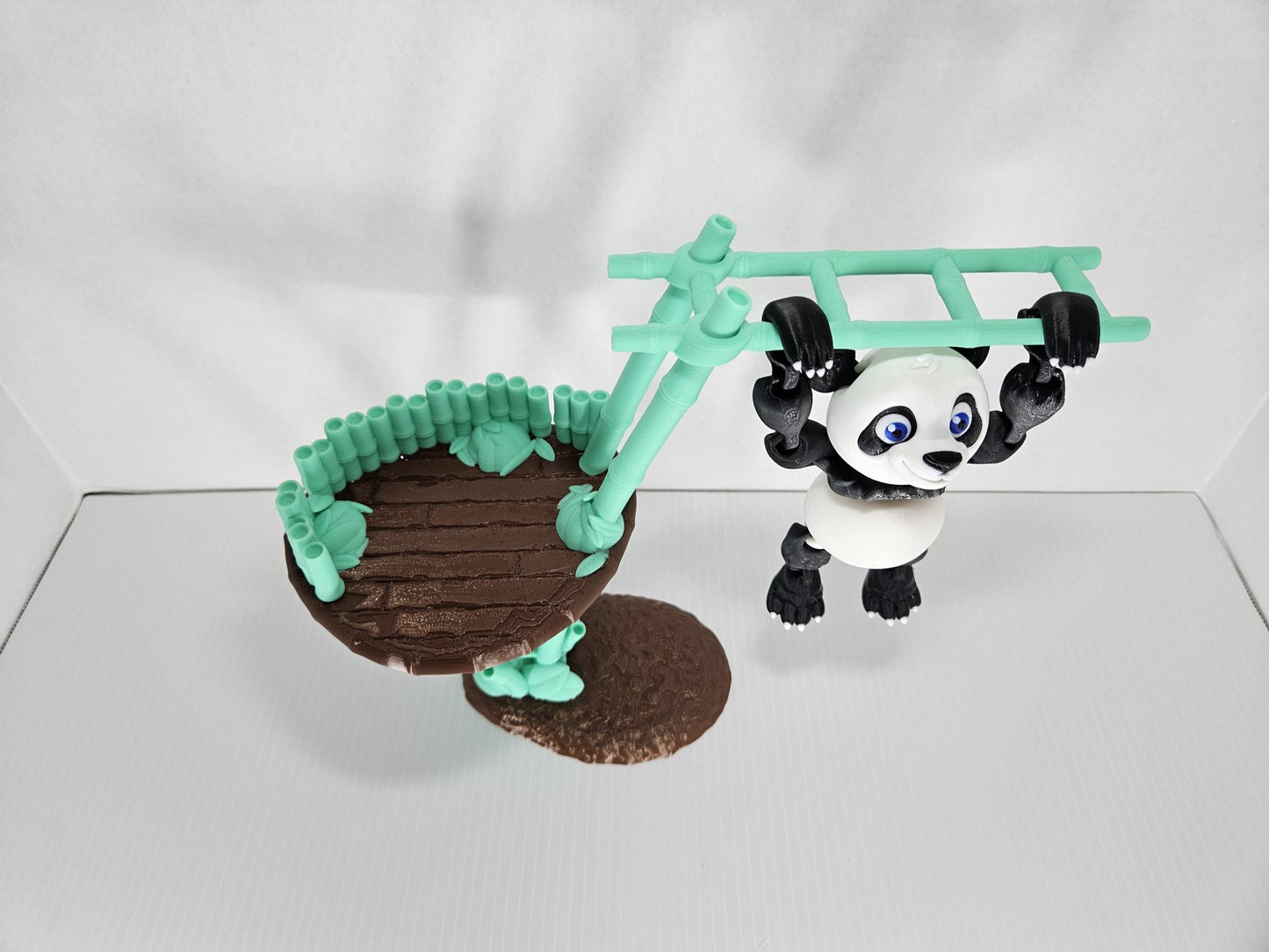 Panda - Hanging with Bambu Tree House